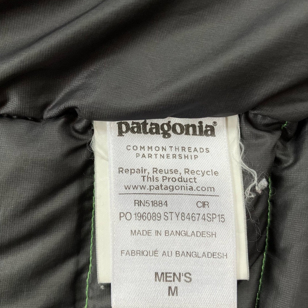 Patagonia Men's Green Down Jacket - Picture 5 of 7